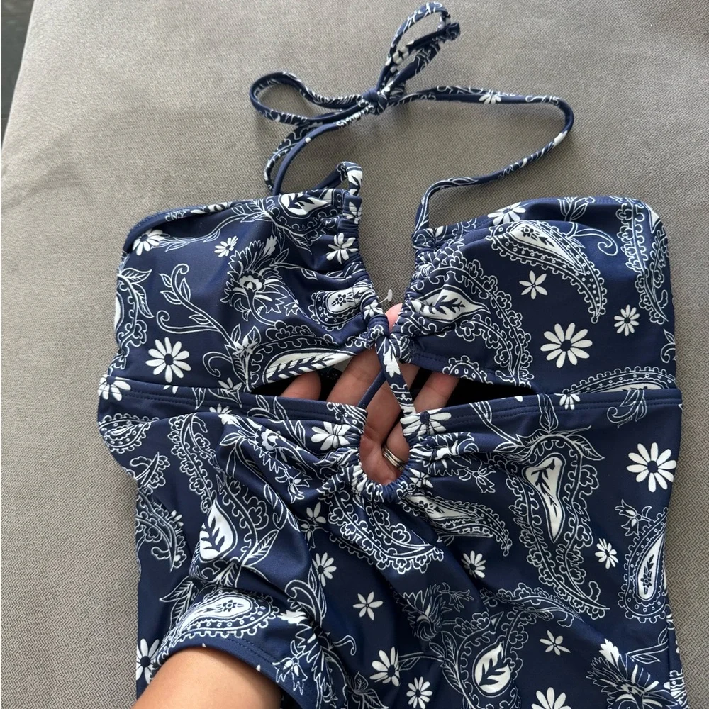 NWT Small Cupshe Swim Navy White Paisley Convertible Cutout One Piece Swimsuit
